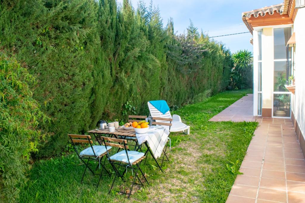 Zahrada ubytování Villa Elissa with 3 bedrooms andpool and views close to Conil
