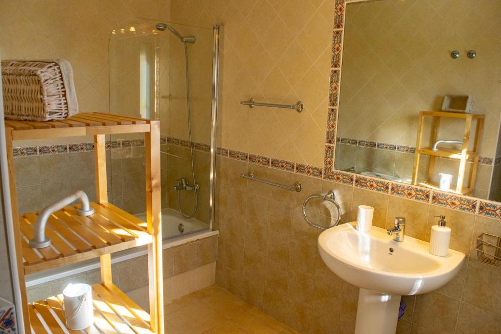 Koupelna v ubytování Villa Elissa with 3 bedrooms andpool and views close to Conil