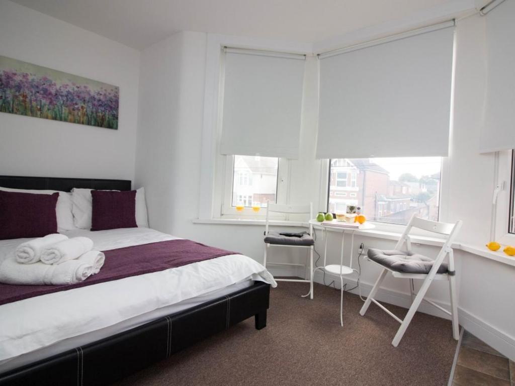 Beddoe Apartments Premier Lodge Eastleigh near Winchester and Southampton - Studio