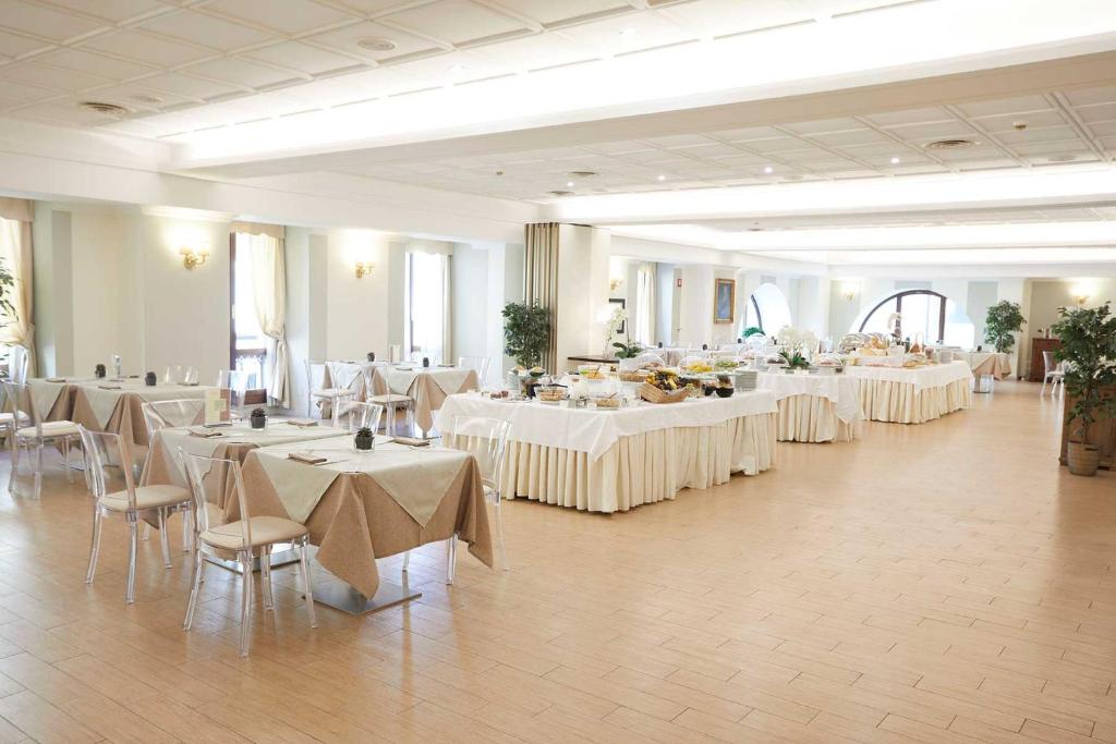 Restaurant o un lloc per menjar a Hotel Concord