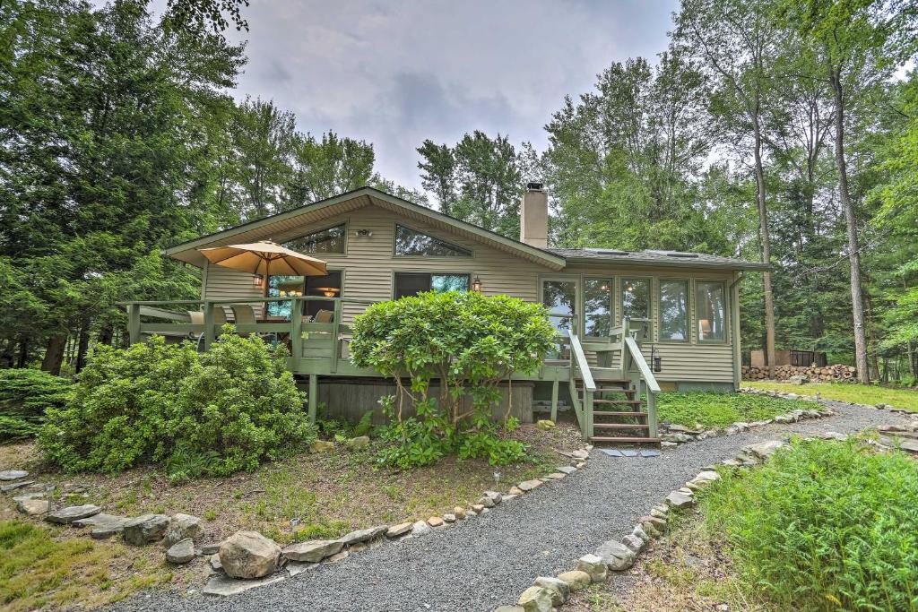 Peaceful Lakefront Oasis with Deck and Private Beach!, Gouldsboro