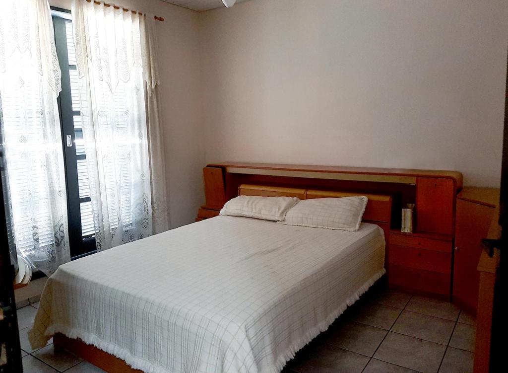 Confortável - 8 Quartos - 300m do mar - Wi-Fi - Localizada em Pontal do Paraná - Leblon