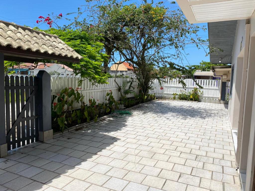  Confortável - 8 Quartos - 300m do mar - Wi-Fi - Localizada em Pontal do Paraná - Leblon