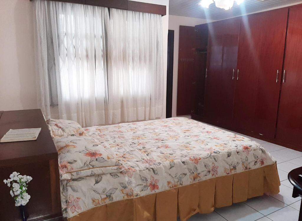  Confortável - 8 Quartos - 300m do mar - Wi-Fi - Localizada em Pontal do Paraná - Leblon
