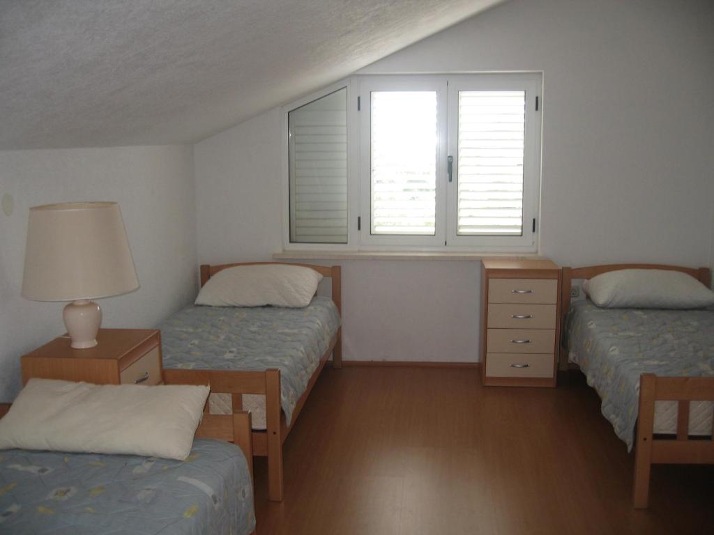 Postel nebo postele na pokoji v ubytování Apartments Ćenan
