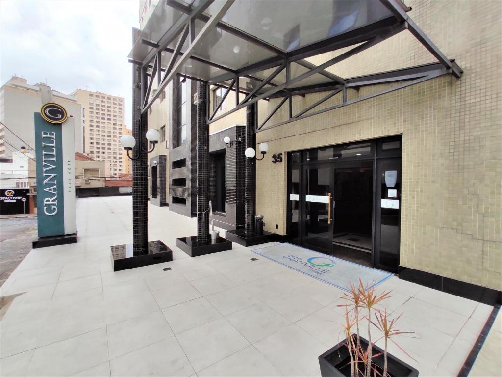  Granville Hotel