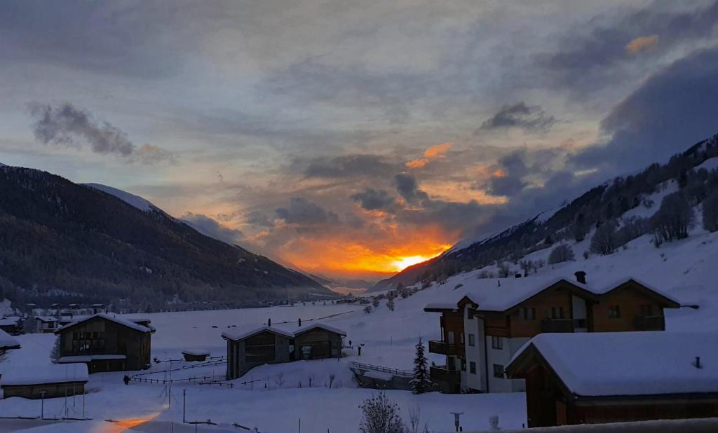 Chalet Breithorn- Perfect for Holiday with Amazing View! - Appartement Avec View Mountain C