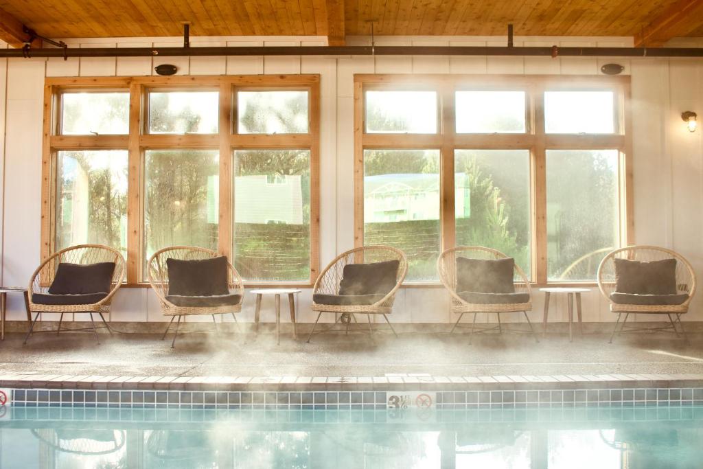Bazén v ubytování Adrift Hotel nebo v jeho okolí