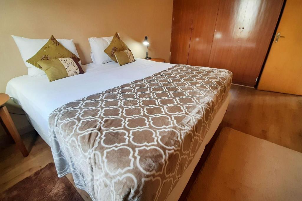  Apto grande com rede de descanso na sala