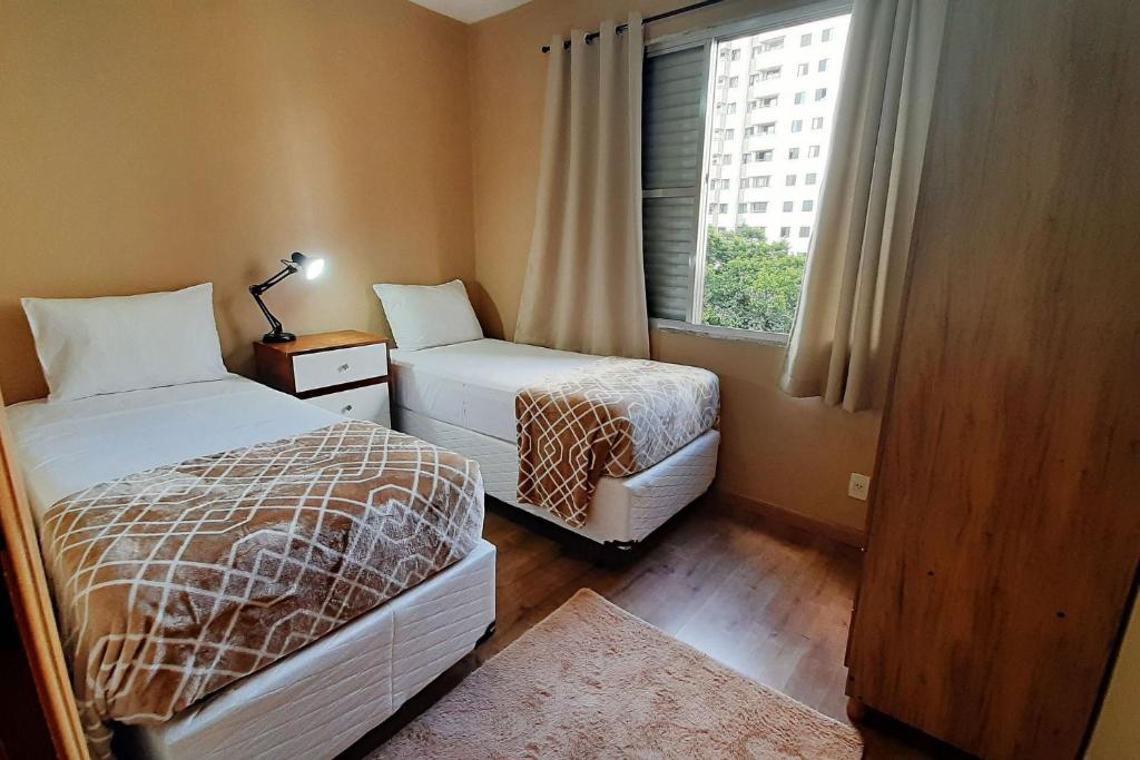  Apto grande com rede de descanso na sala
