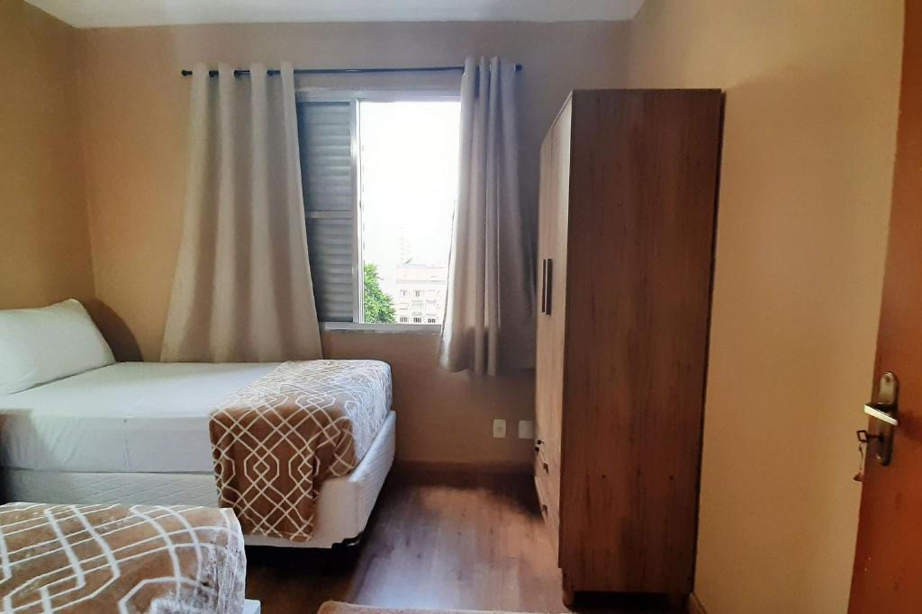  Apto grande com rede de descanso na sala