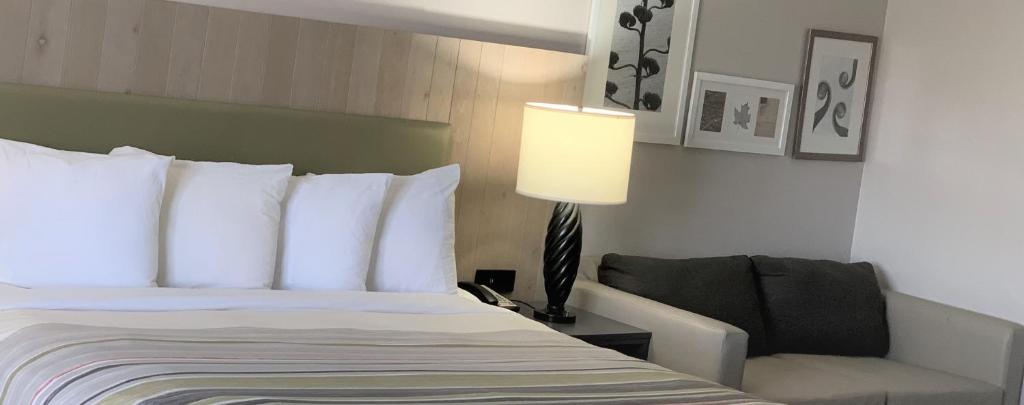 Country Inn & Suites by Radisson, Clarksville, TN - King Studio Suite With Sofa-Bed - Non-Smoking