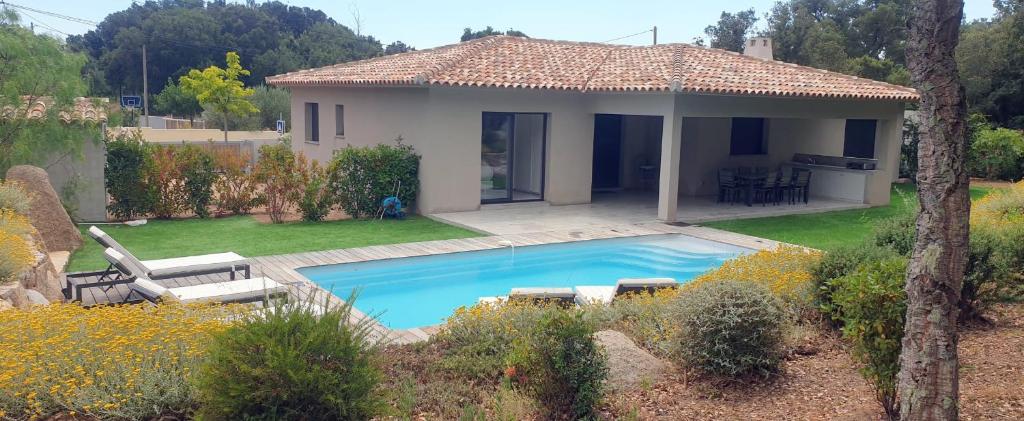 Villa neuve climatisée piscine privée chauffée 8 p