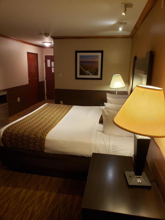 Baymont by Wyndham Pompton Plains/Wayne - King Room - Mobility Access/Non-Smoking