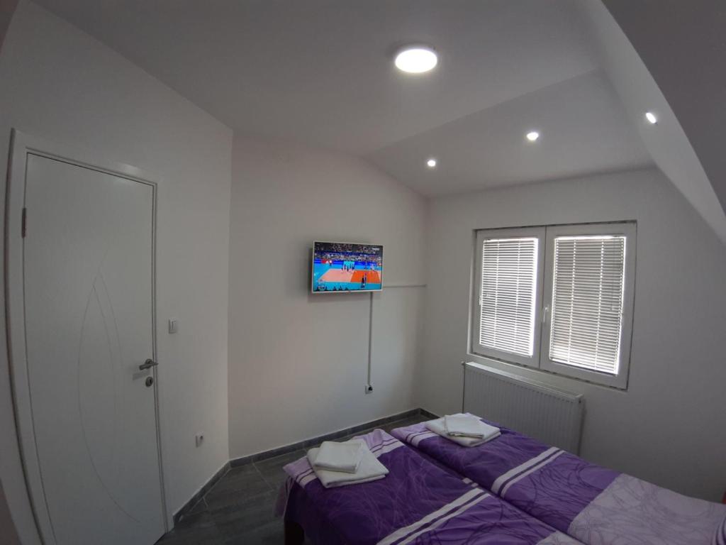 Postel nebo postele na pokoji v ubytování S Apartmani Priboj