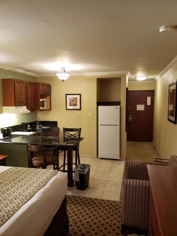 Baymont by Wyndham Pompton Plains/Wayne - Deluxe King Studio Suite Non Smoking