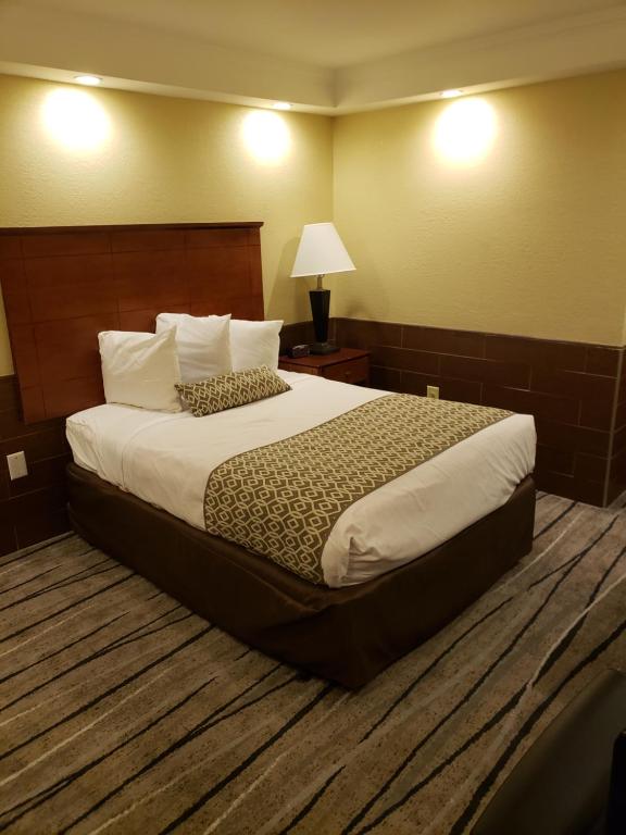 Baymont by Wyndham Pompton Plains/Wayne - Family Suite - Non-Smoking