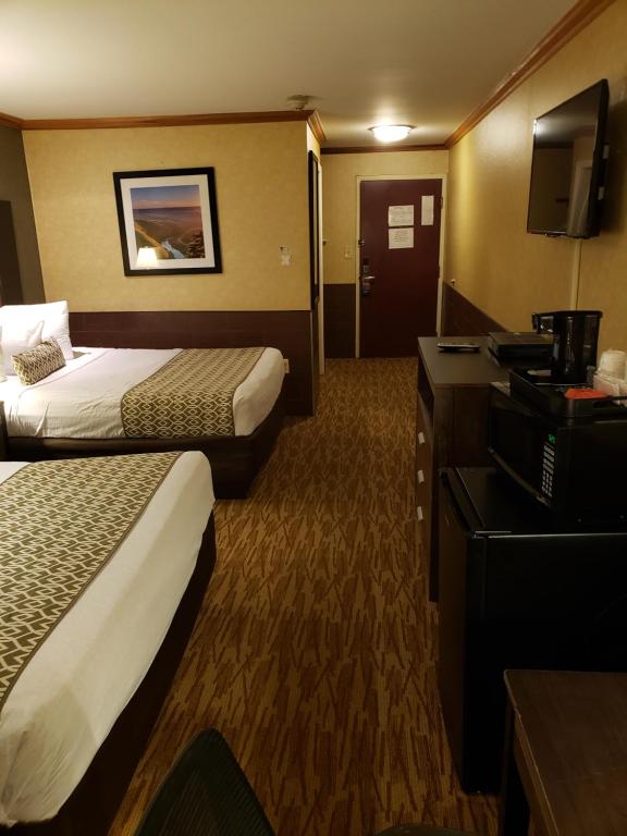 Baymont by Wyndham Pompton Plains/Wayne - Queen Room With Two Queen Beds Non Smoking
