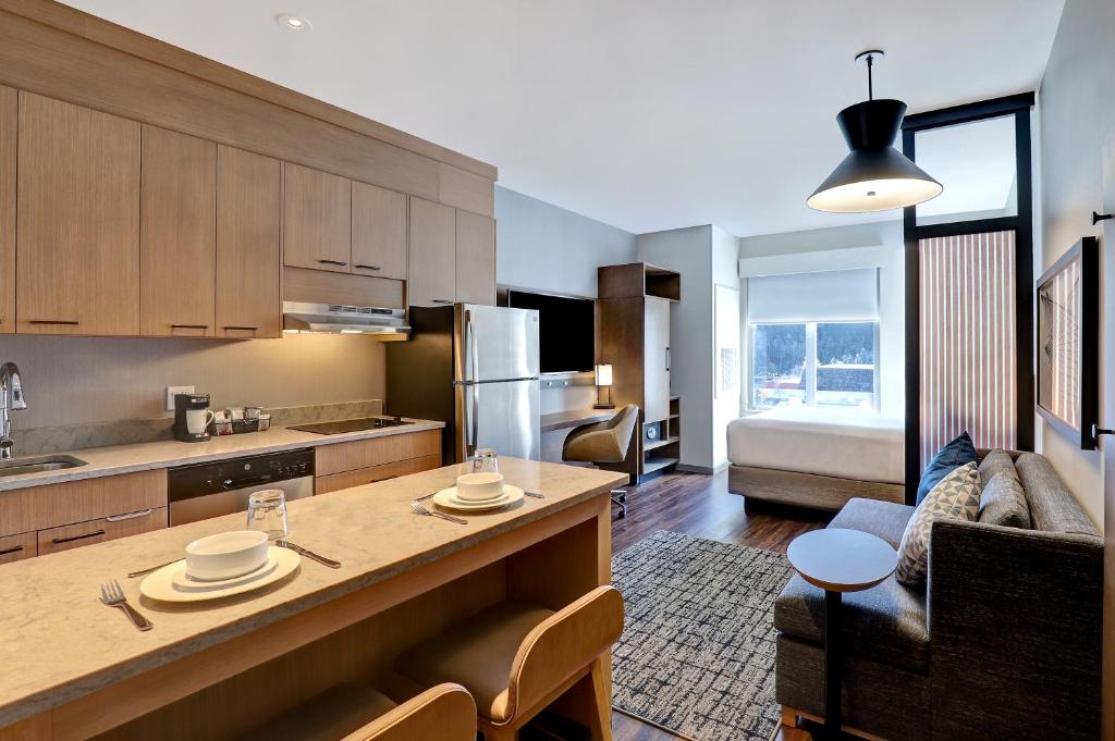 Kuchyň nebo kuchyňský kout v ubytování Hyatt Place Prince George