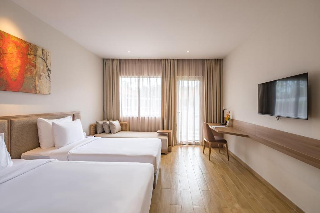 Premium Wooden Twin Room
