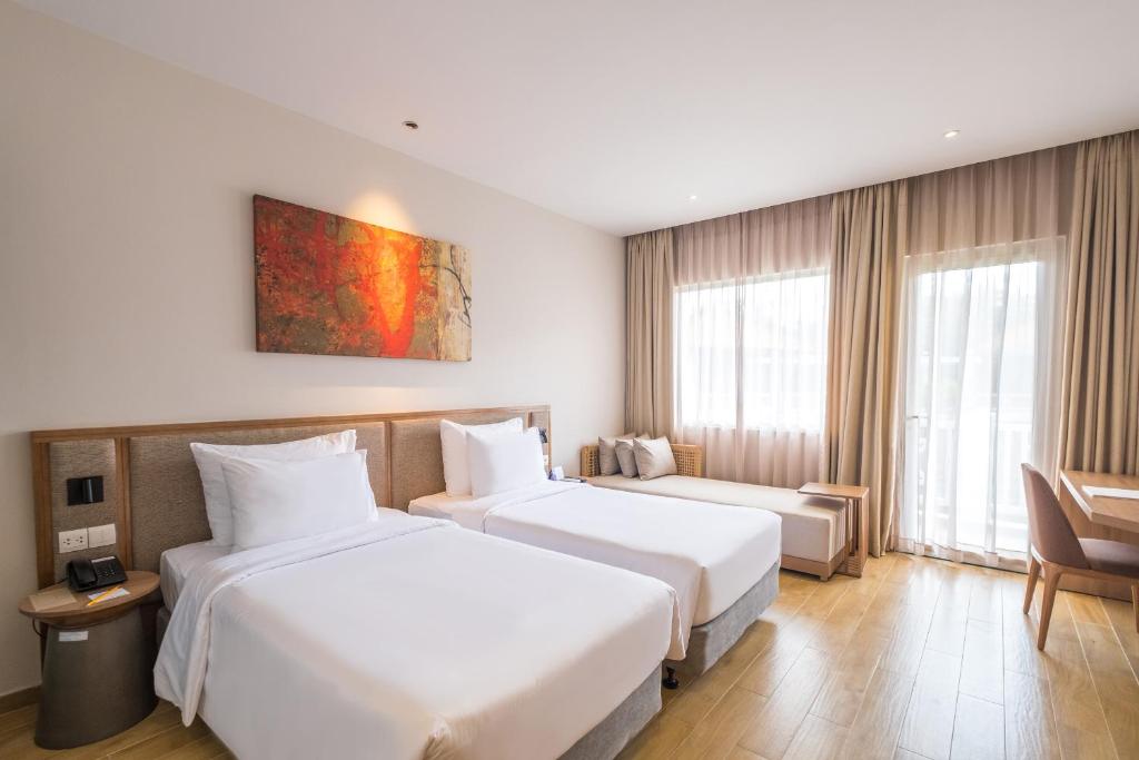 Premium Wooden Twin Room
