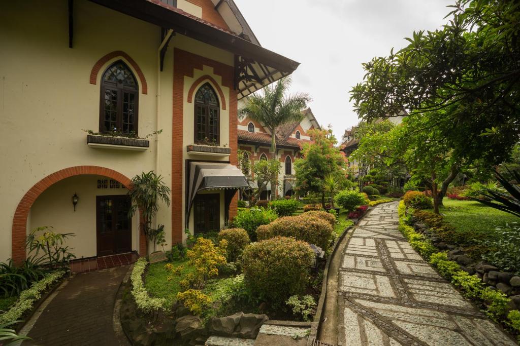 Zahrada ubytování Royal Hotel and Villa Batu