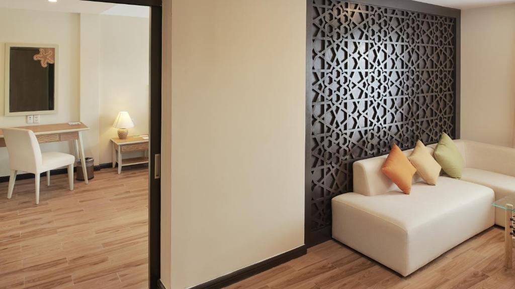 Deluxe Garden Double Room with Bathtub
