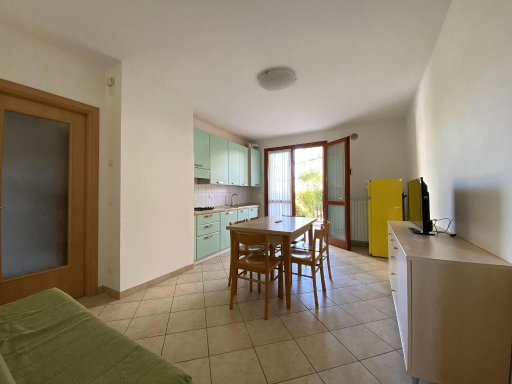 A kitchen or kitchenette at Immobiliare JVL - Le Ginestre