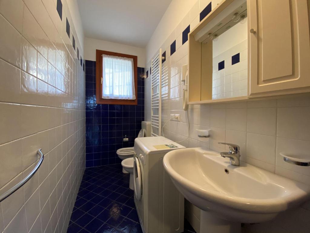 A bathroom at Immobiliare JVL - Le Ginestre