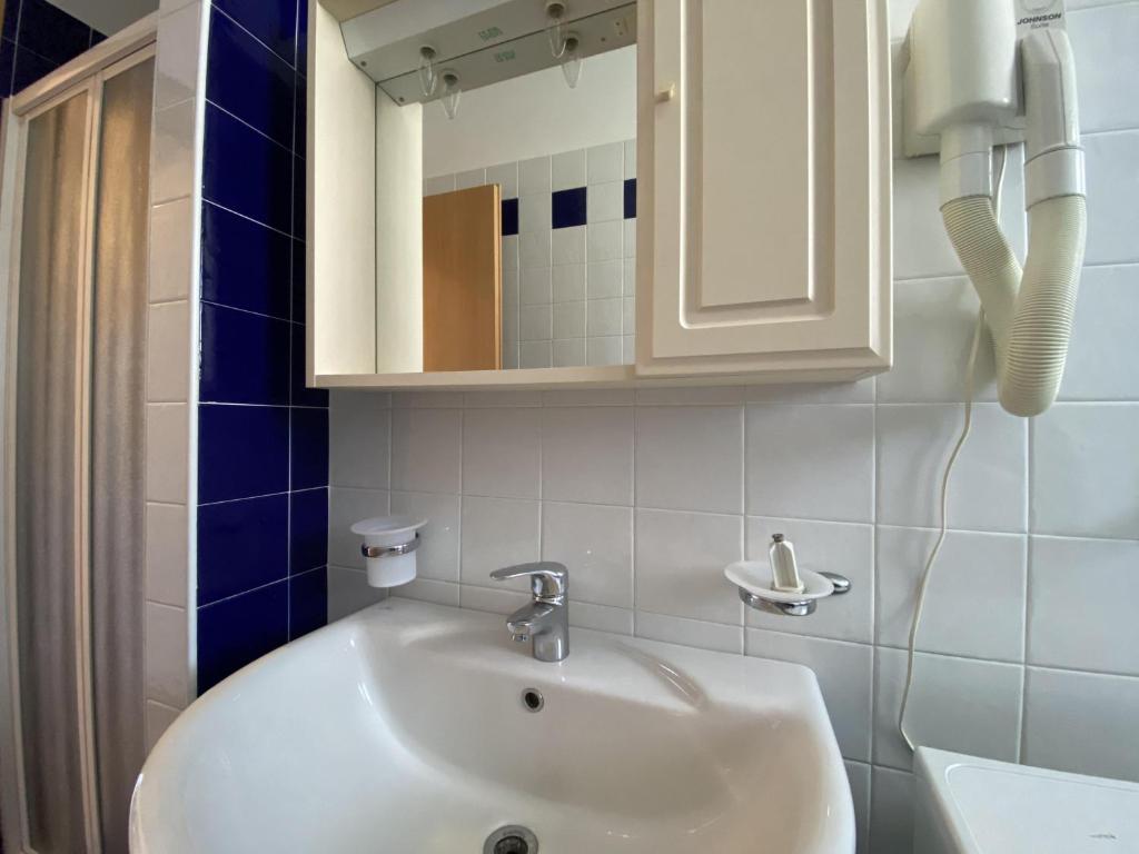 A bathroom at Immobiliare JVL - Le Ginestre