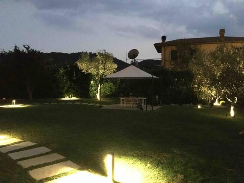 Villa con ampio giardino esterno e piscina condominiale, Garda