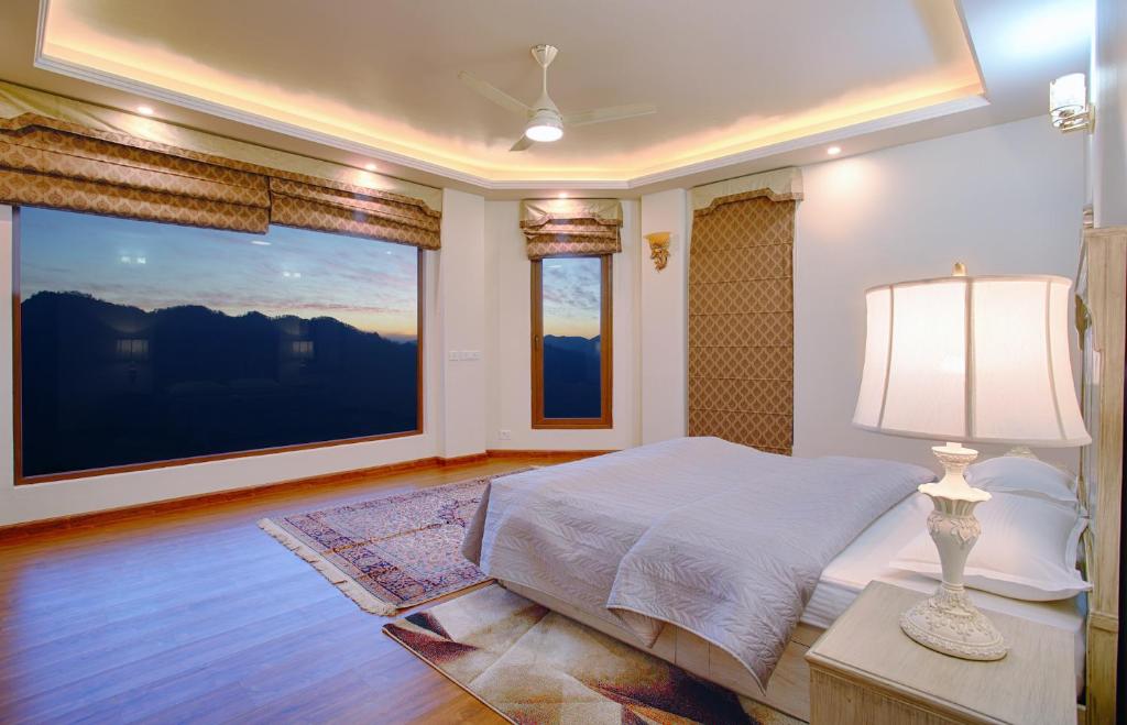 Posezení v ubytování The Manor Luxury Apartments, Shimla