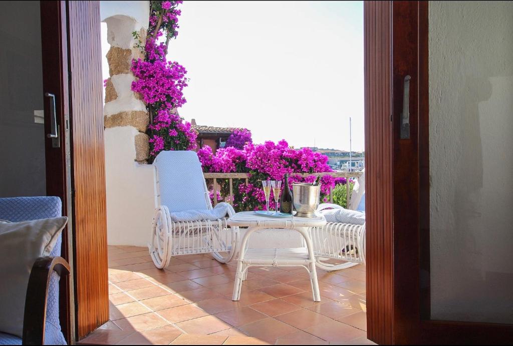 En balkong eller terrasse på Welcomely - Porto Cervo sul Mare