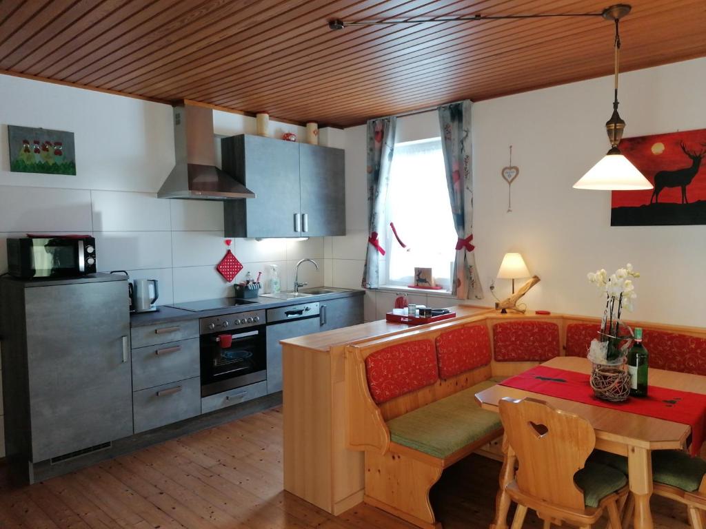 Kuchyň nebo kuchyňský kout v ubytování Haus Holunder Weissbriach
