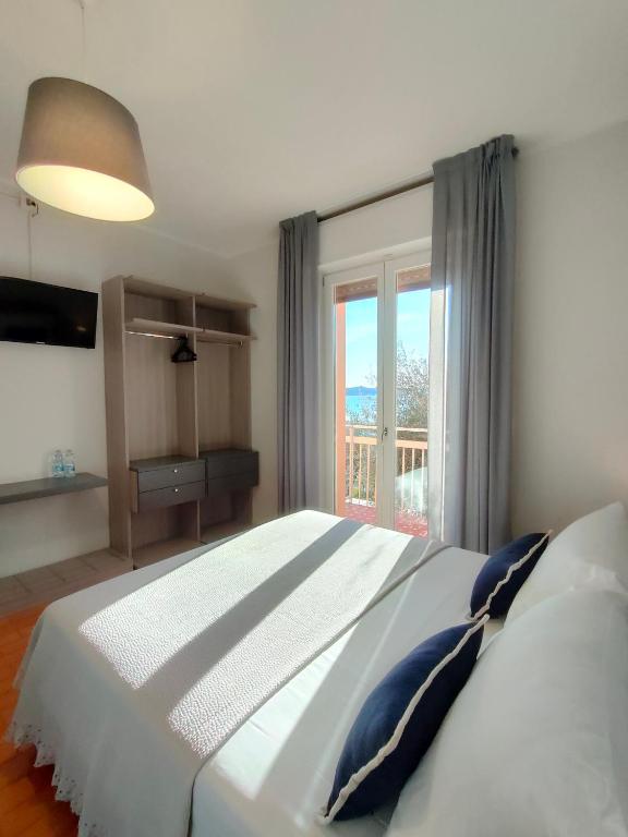 Postel nebo postele na pokoji v ubytování Albergo La Pescatrice