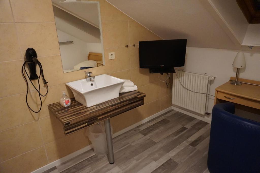 RUTHMANN-Rheinblick GARNI - Habitación Individual Con Baño Compartido