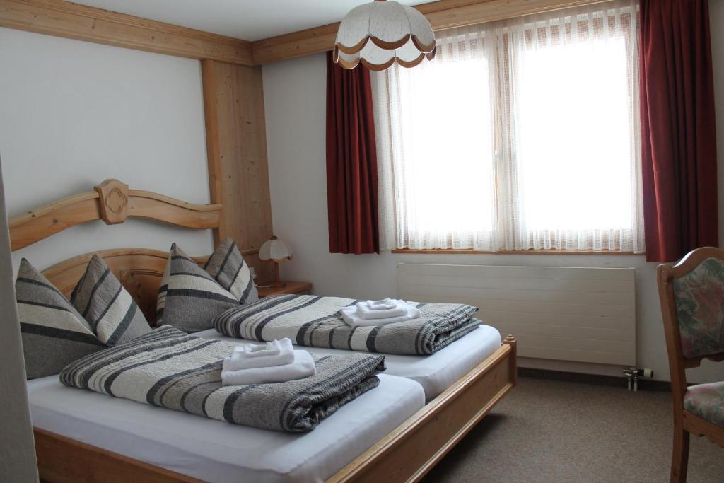 Postel nebo postele na pokoji v ubytování Sporthotel Oberwald