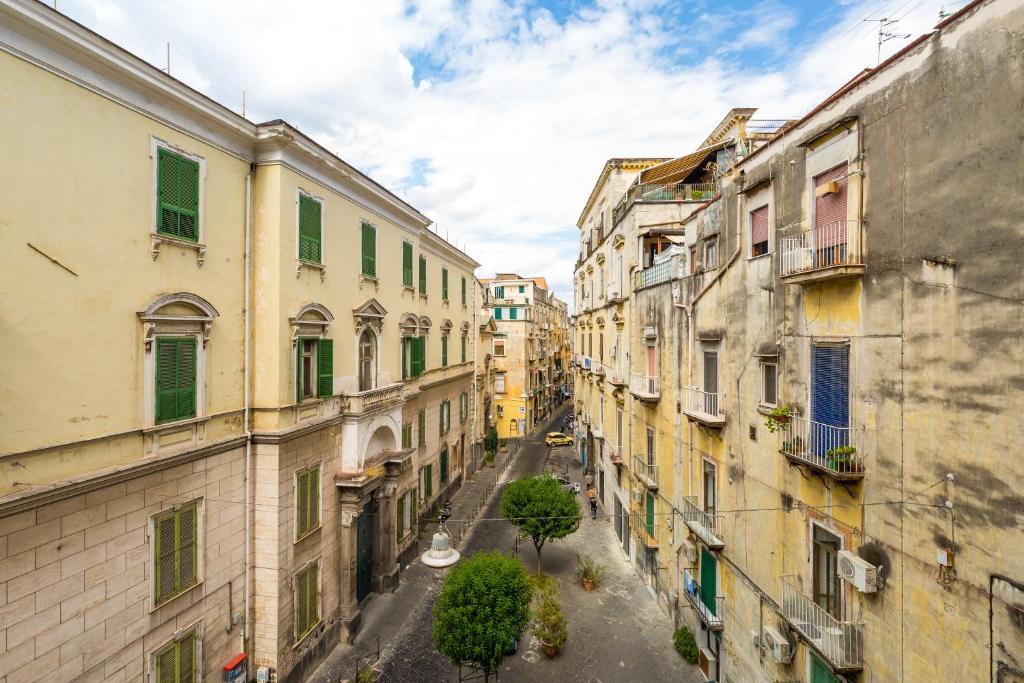 اتاق های لا گاتا سیندرلا, آژانس هواپیمایی آسمان سپید