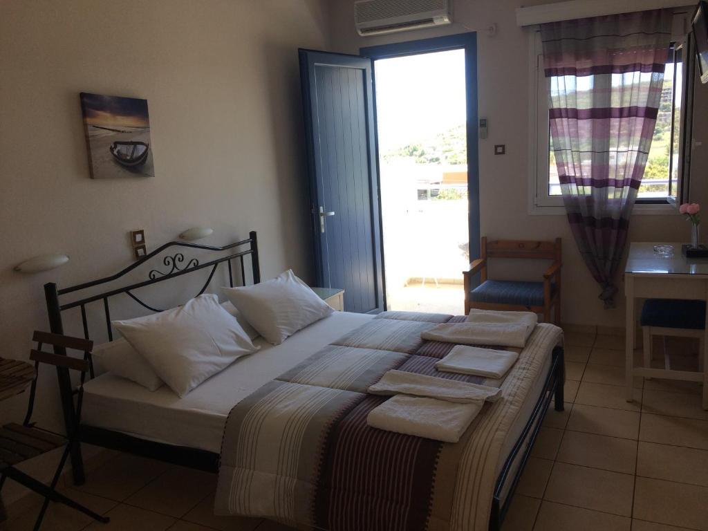 Postel nebo postele na pokoji v ubytování Isidora Hotel