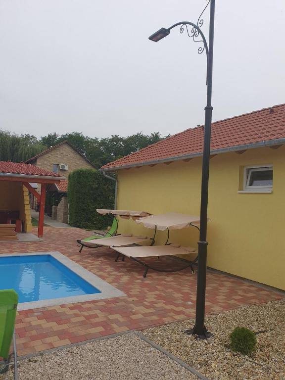 Bazén v ubytovaní Ponty Orsó Vendégház alebo v jeho blízkosti
