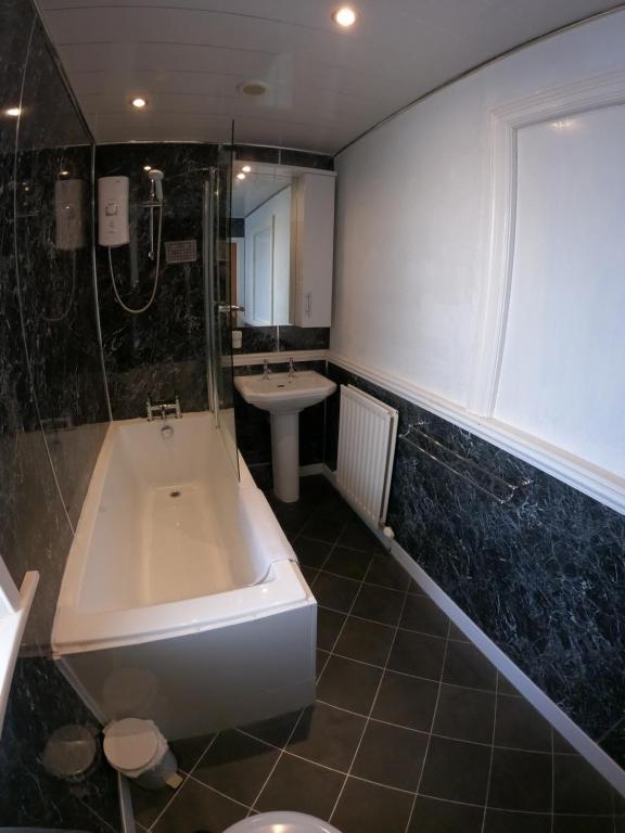 Strands Hotel/Screes Inn & Micro Brewery - Double Room With Private Bathroom