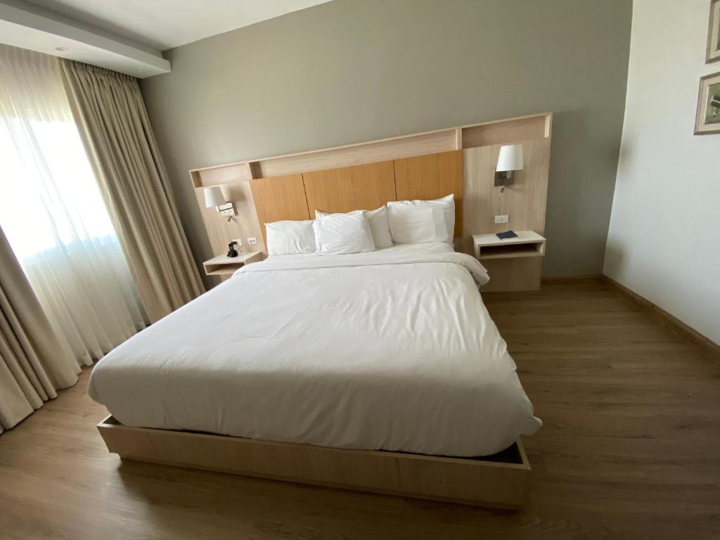 Postel nebo postele na pokoji v ubytování Radisson Colon 2,000 Hotel & Casino