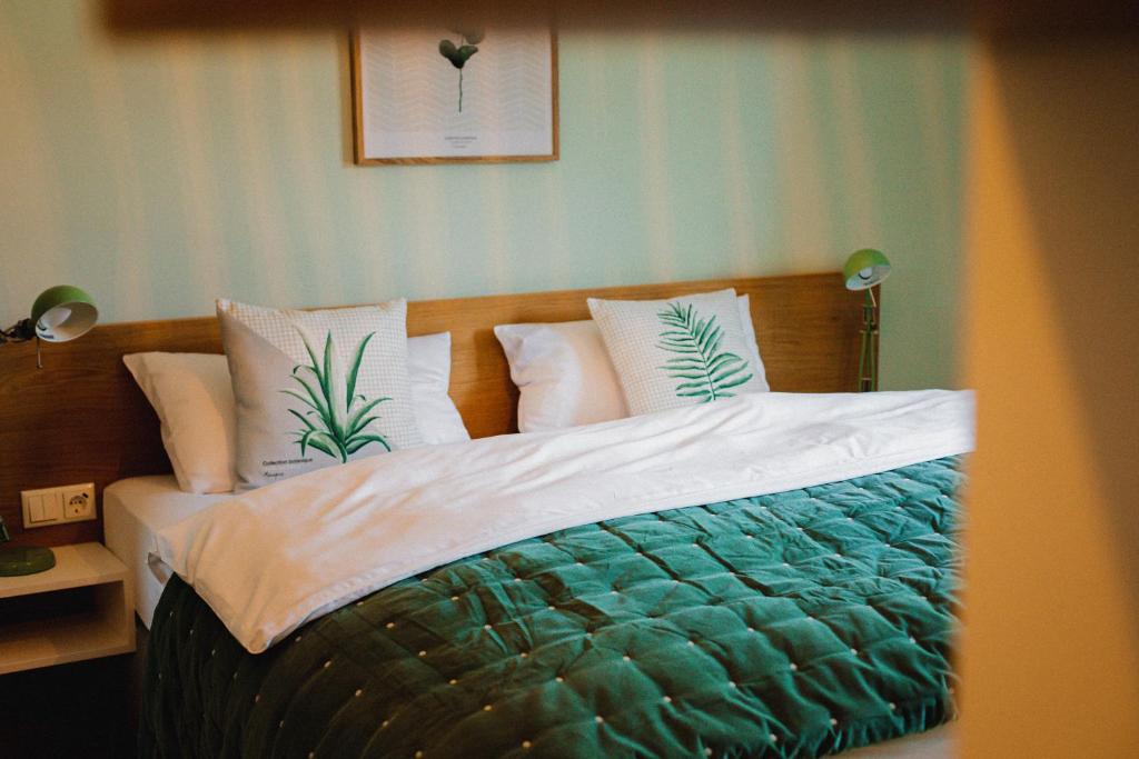 Postel nebo postele na pokoji v ubytování QC Hotel Quartier Chiemsee