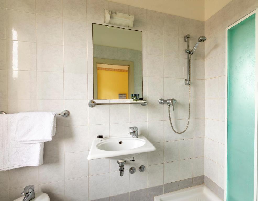 Koupelna v ubytování Hotel Condor-New 2024-Con Piscina