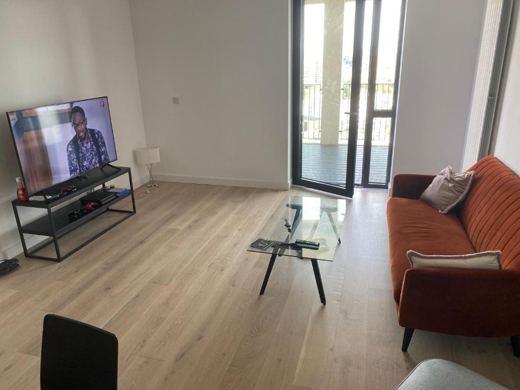 Remarkable 1-Bed Apartment in London royal wharf
