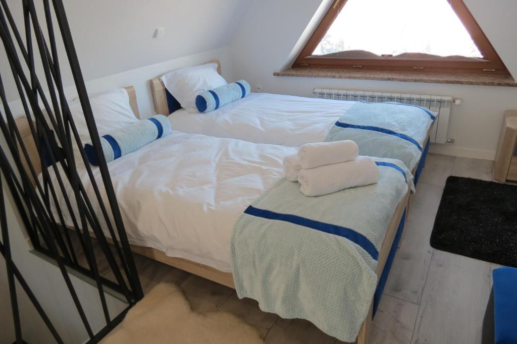 Posteľ alebo postele v izbe v ubytovaní ApartPodhale