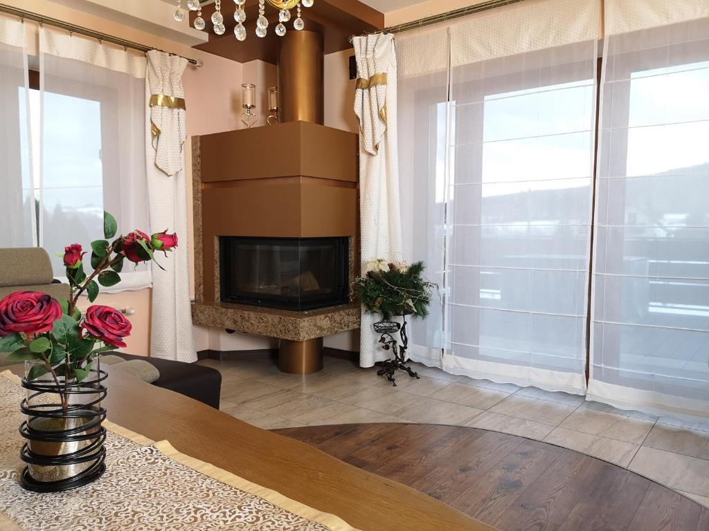 Televízia a/alebo spoločenská miestnosť v ubytovaní ApartPodhale
