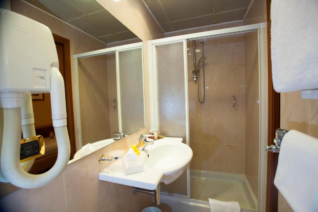Hotel Berna - Hochwertiges Doppel- Oder Zweibettzimmer