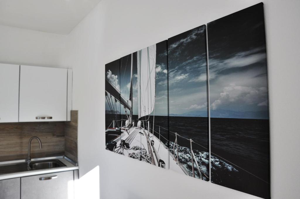 Kuchyňa alebo kuchynka v ubytovaní Luxury 2 Apartments Cervia with Swimming Pool