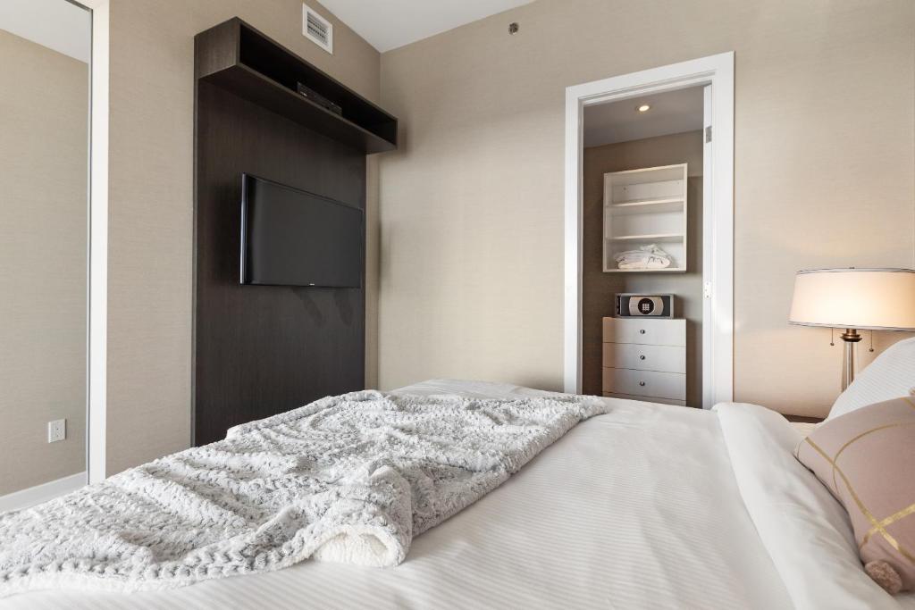 Postel nebo postele na pokoji v ubytování SOHO Residences Lisgar